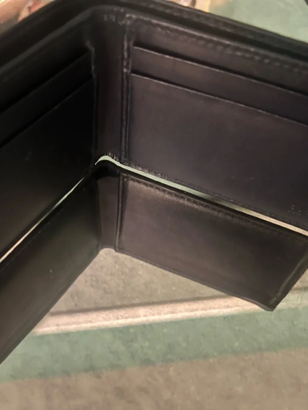 Gucci Black Embossed GG Leather Bifold - Picture 3 of 4